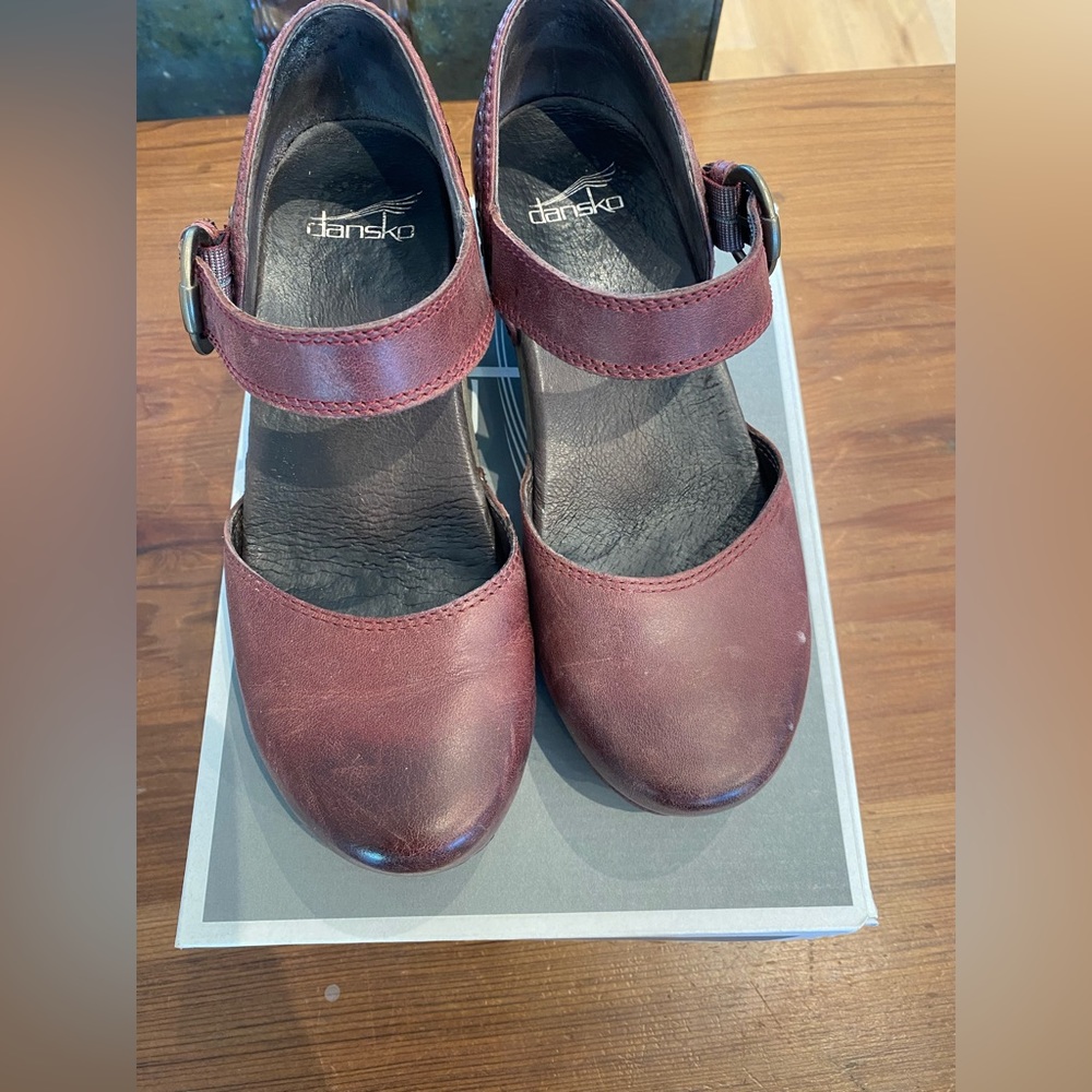 Dansko Mary Janes, burgundy size 37
